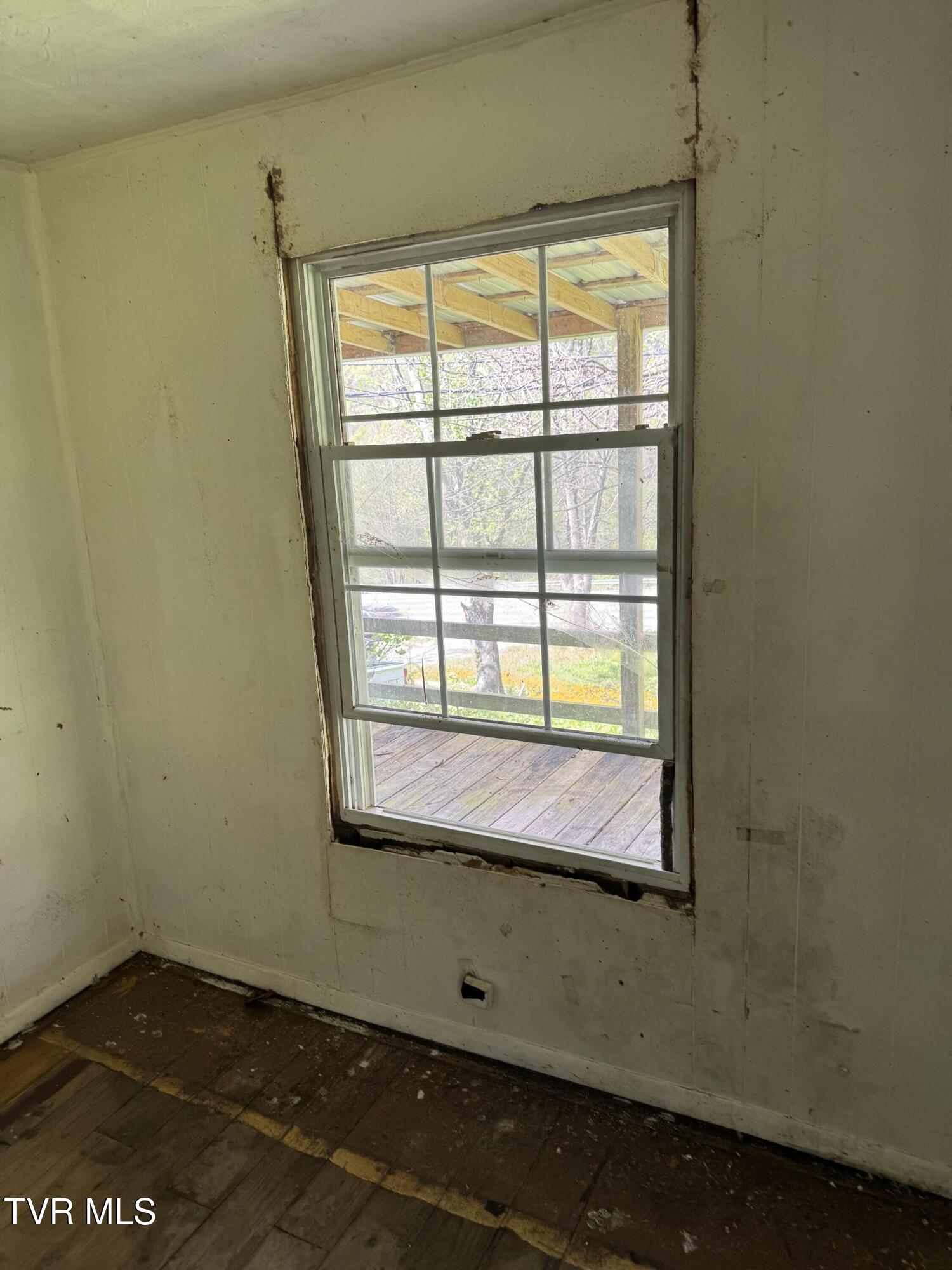 11590 Cedar Road Pound, VA 24279 - Photo 3 of 16 IMG_0416