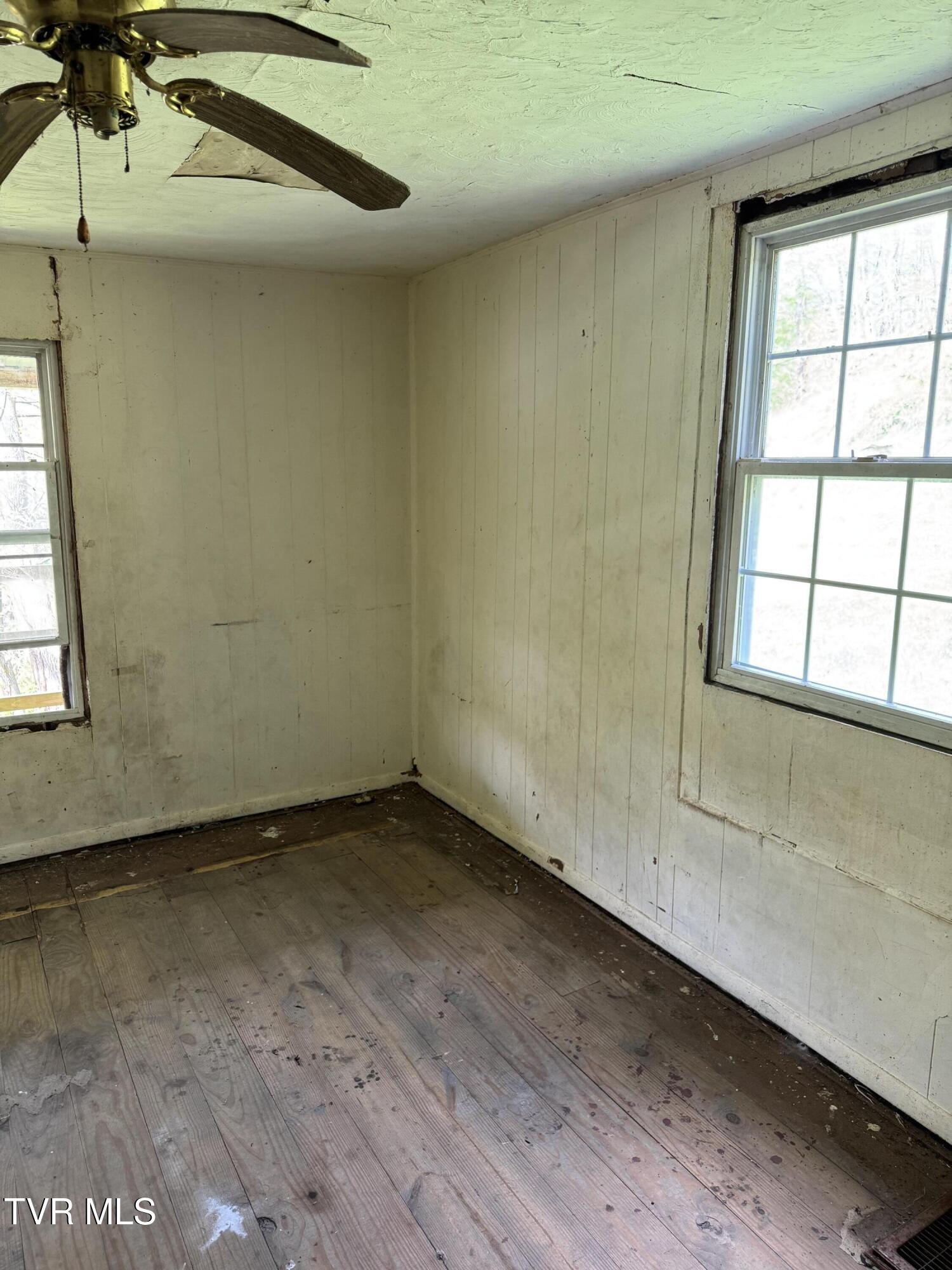 11590 Cedar Road Pound, VA 24279 - Photo 4 of 16 IMG_0415 (1)