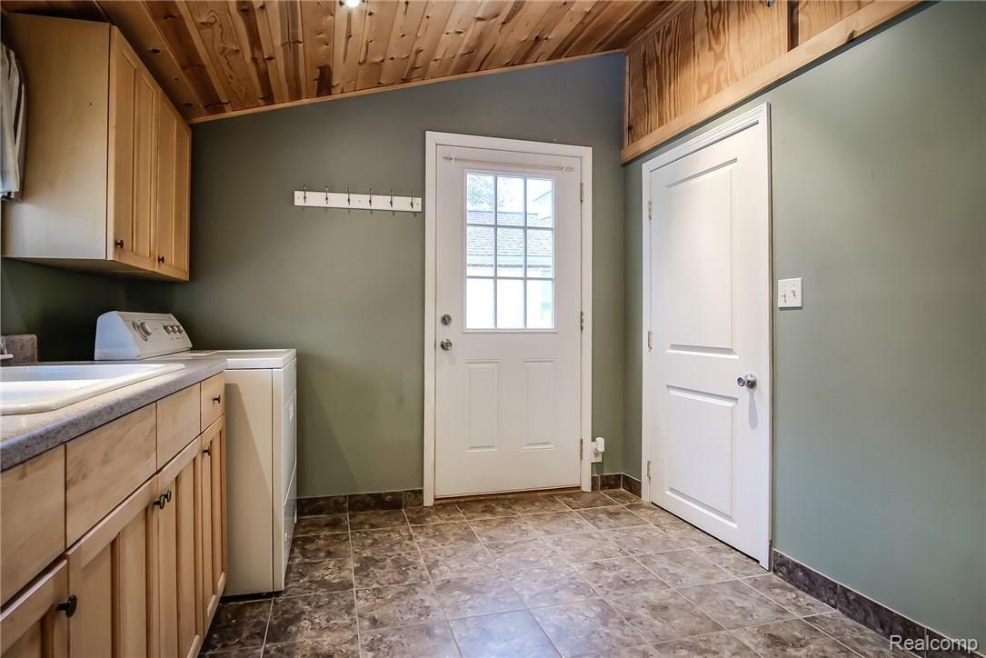 30004 Milford Road New Hudson, MI 48165 - Photo 21 of 40 _DSF1858blended.jpg