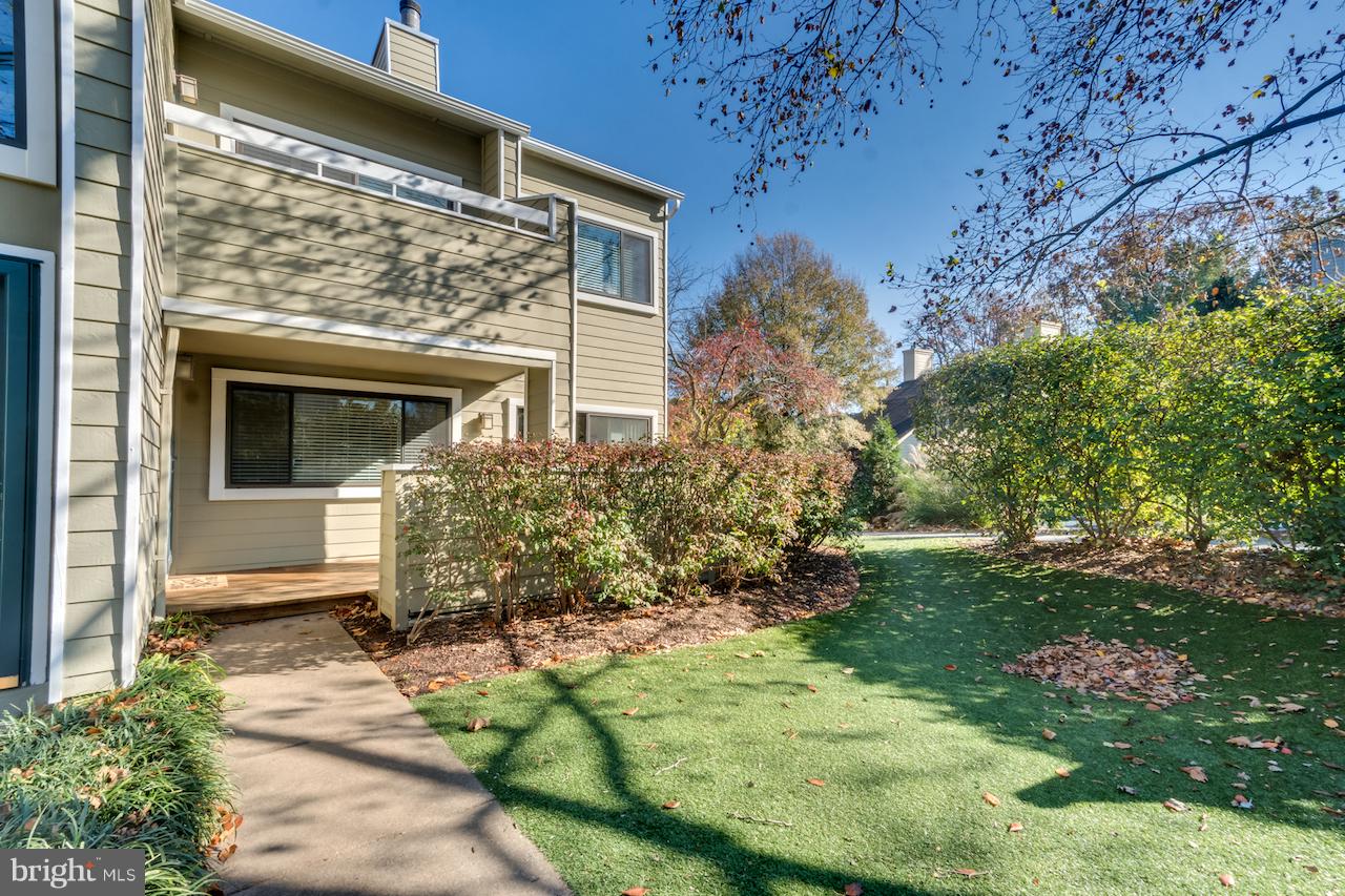 11031 Villaridge Court Reston, VA 20191 - Photo 1 of 38 Private entrance on ground floor