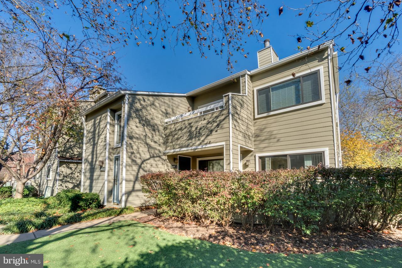 11031 Villaridge Court Reston, VA 20191 - Photo 2 of 38 Front of home - Picture #2