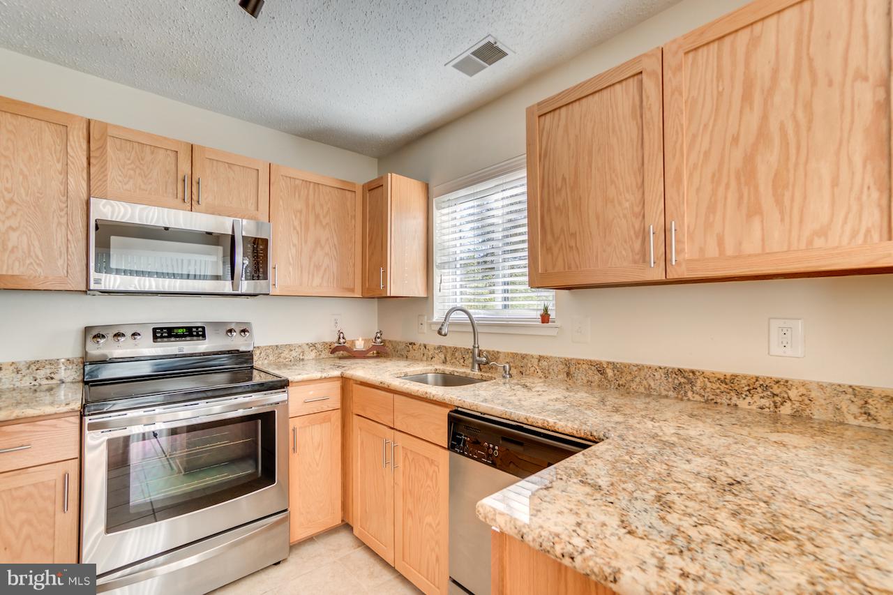 11031 Villaridge Court Reston, VA 20191 - Photo 14 of 38 Kitchen - Photo #2