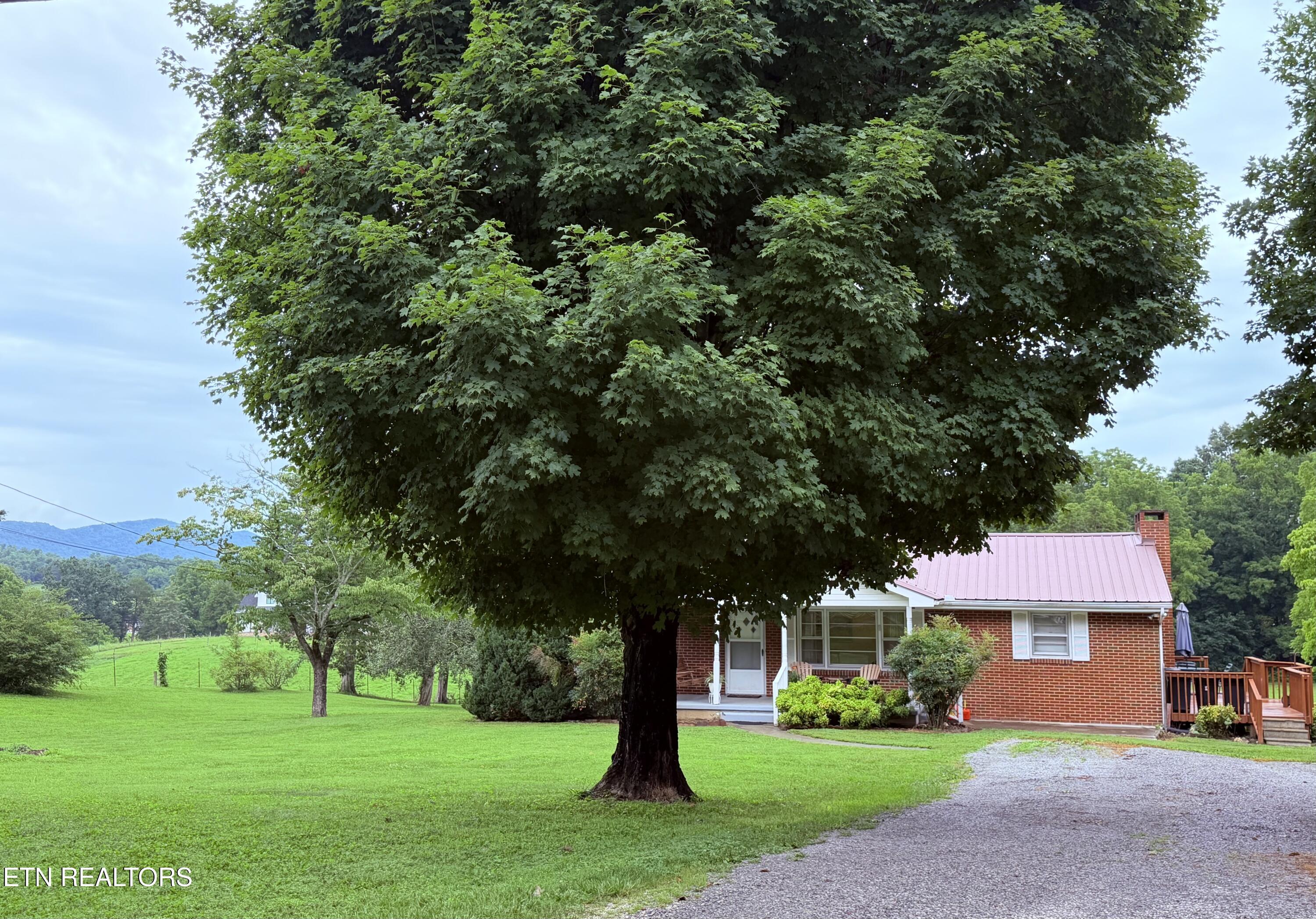 371 Pinecrest Road Jacksboro, TN 37757 - Photo 2 of 48 IMG_3307