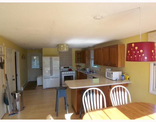 16 Anchorage Road Narragansett, RI 02882 - Photo 3 of 8 Kitchen.