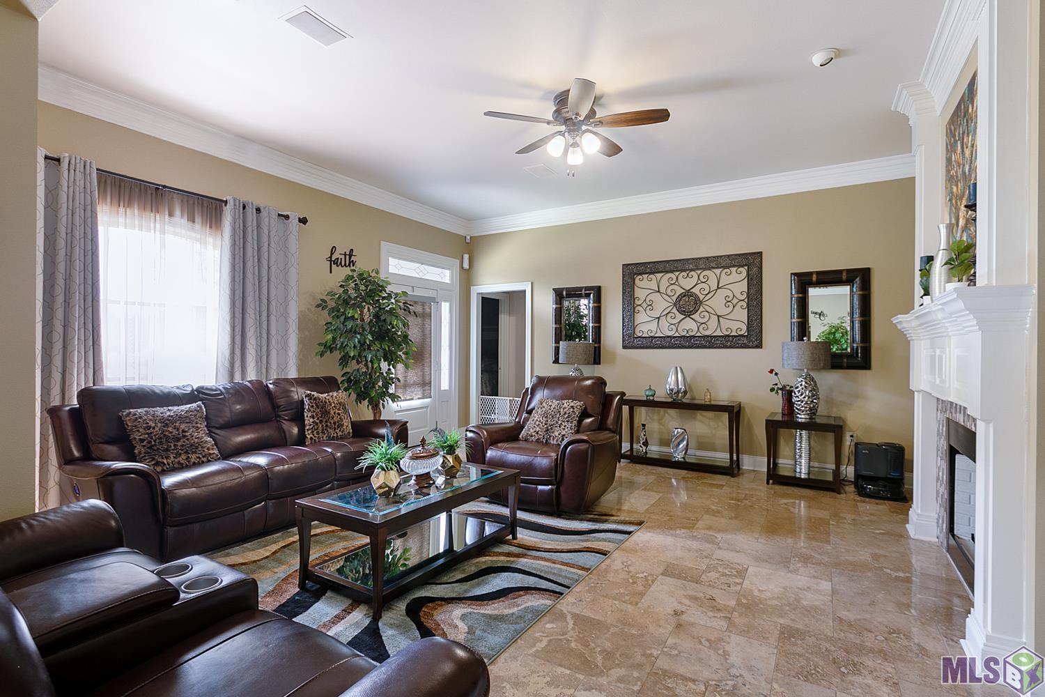 15619 Woodwind Avenue Baton Rouge, LA 70816 - Photo 3 of 7 Livingroom area