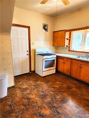 $945 | 922 Hober Avenue, Unit 2, McKees Rocks, PA 15136