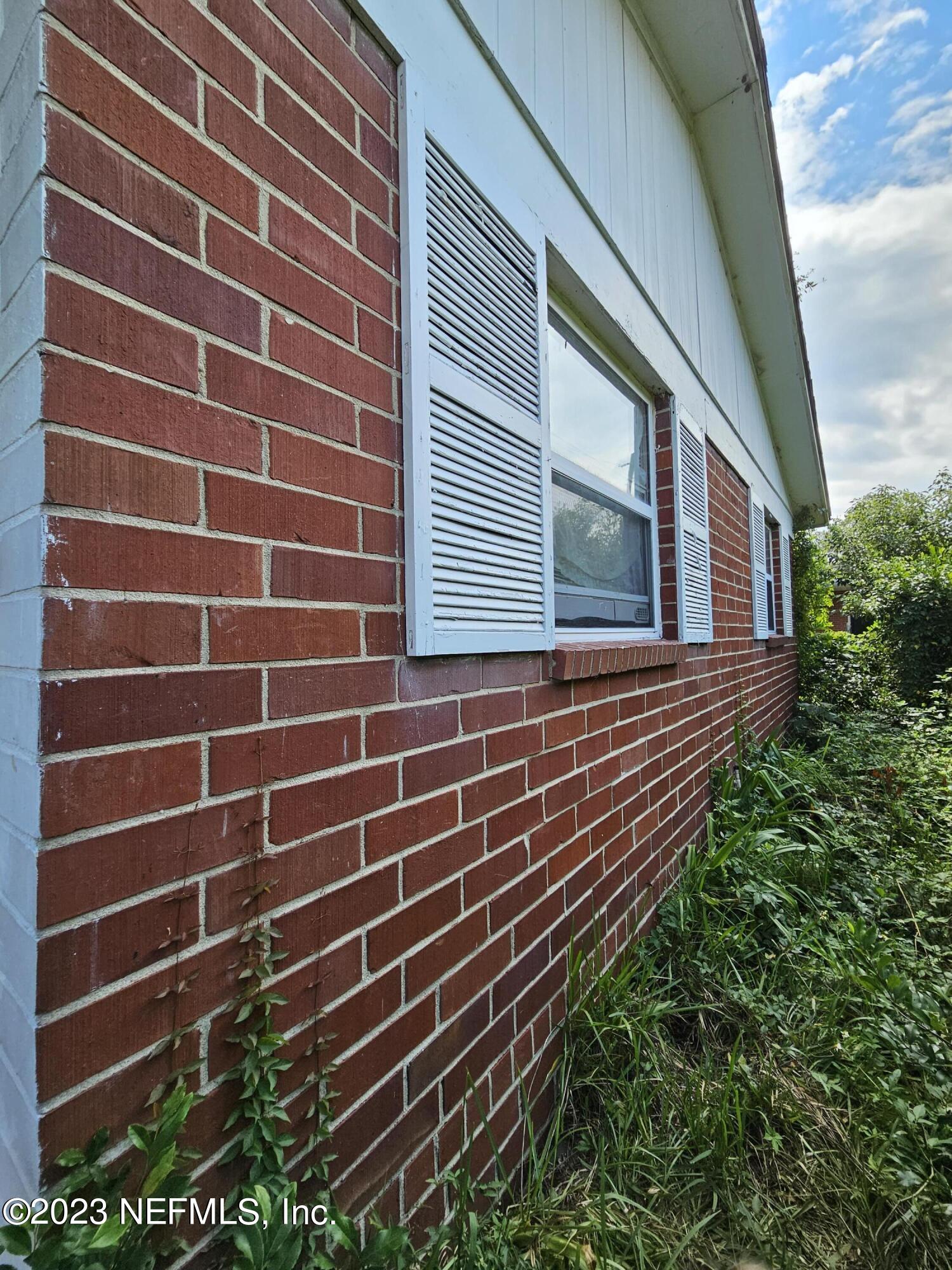 2609 Caladium Road Jacksonville, FL 32211 - Photo 20 of 21 red brick ext