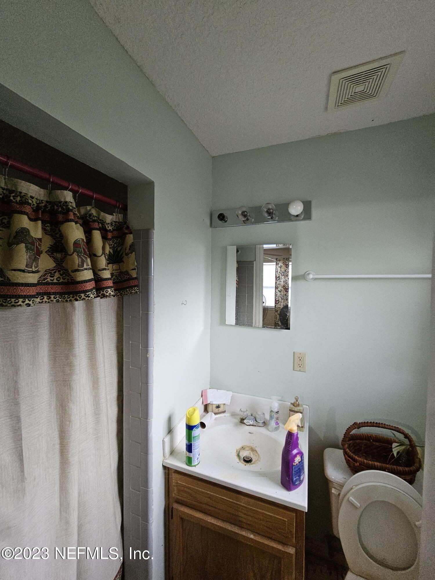 2609 Caladium Road Jacksonville, FL 32211 - Photo 10 of 21 en suite bath