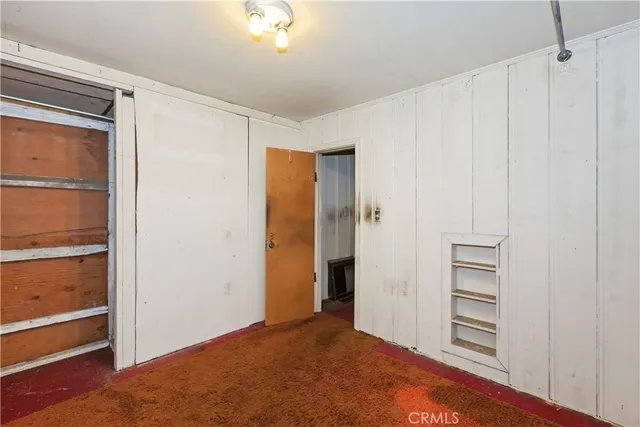 a view of empty room with an empty room