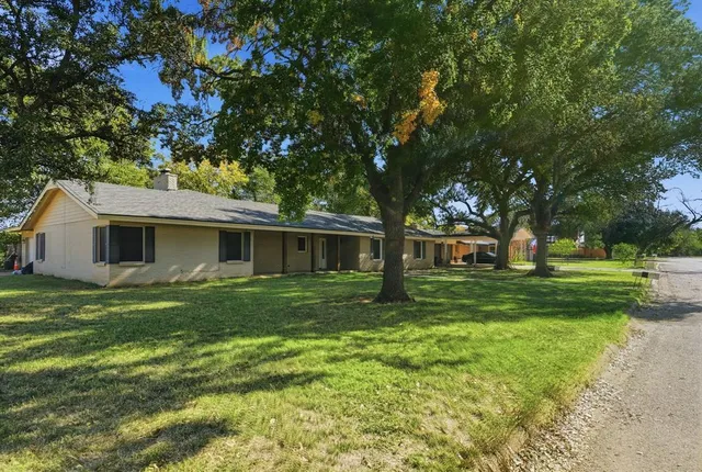 a view of a house with a backyard