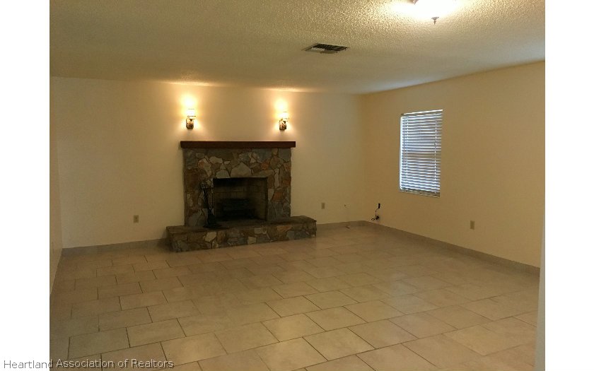 3025 Parkwood Road Sebring, FL 33872 - Photo 2 of 23 Gallery Image 2