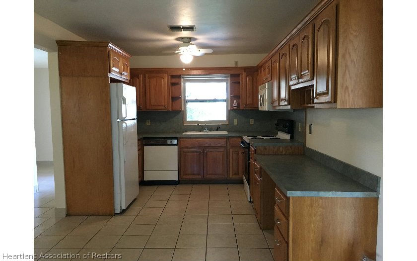 3025 Parkwood Road Sebring, FL 33872 - Photo 3 of 23 Gallery Image 3