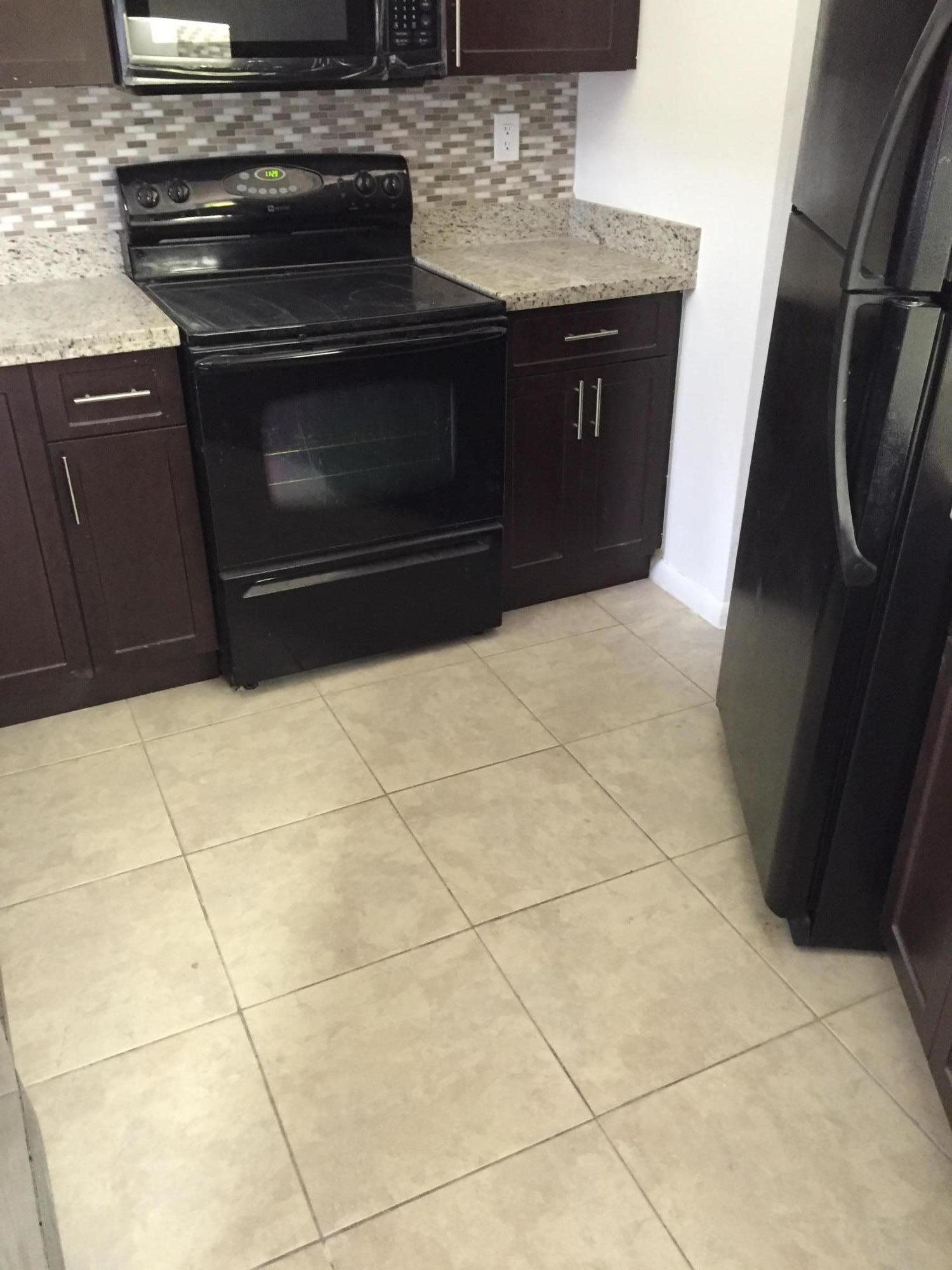 8152 Thames Boulevard, Unit D Boca Raton, FL 33433 - Photo 17 of 41 IMG_4328