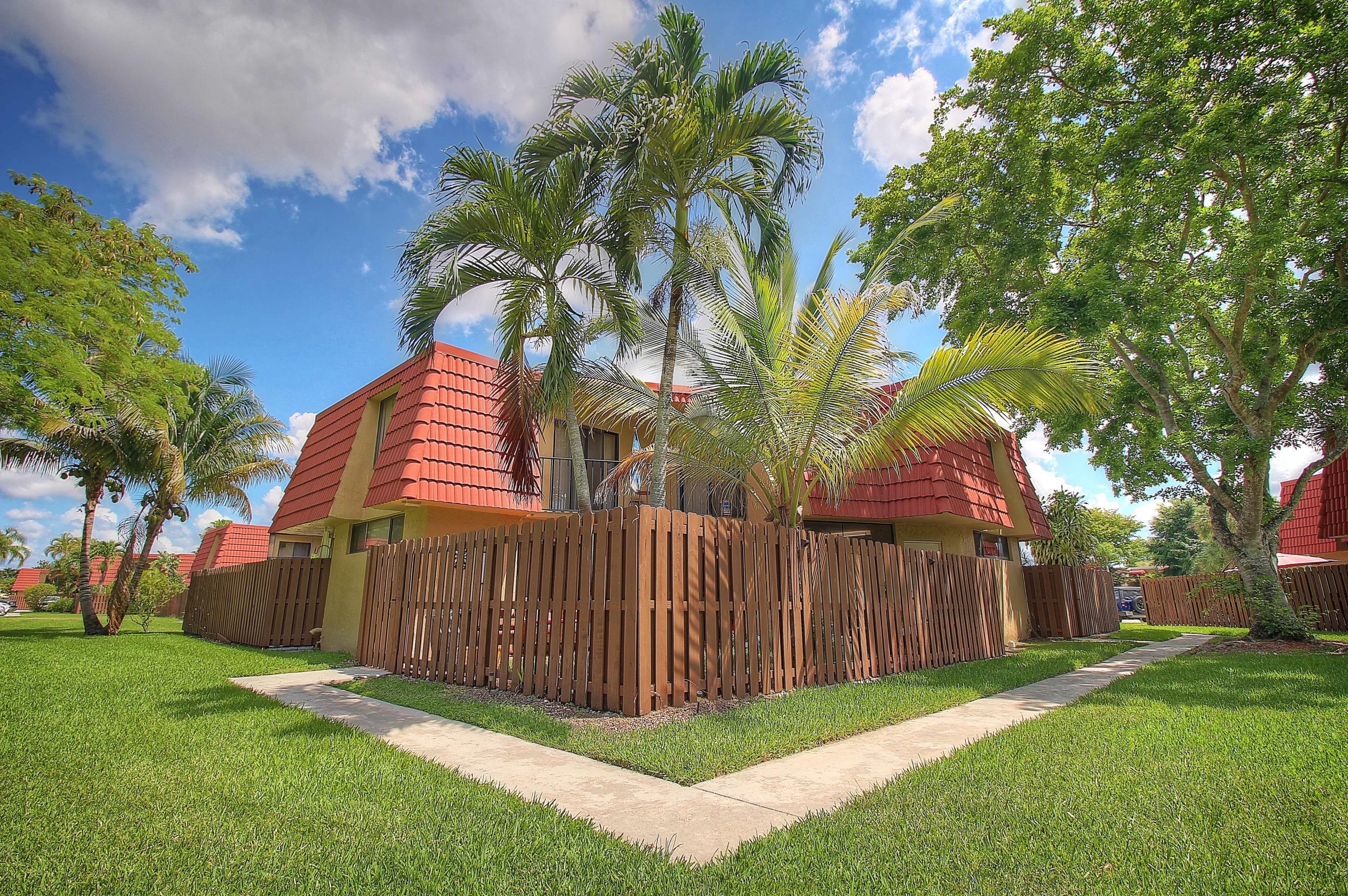 8152 Thames Boulevard, Unit D Boca Raton, FL 33433 - Photo 2 of 41 House Front