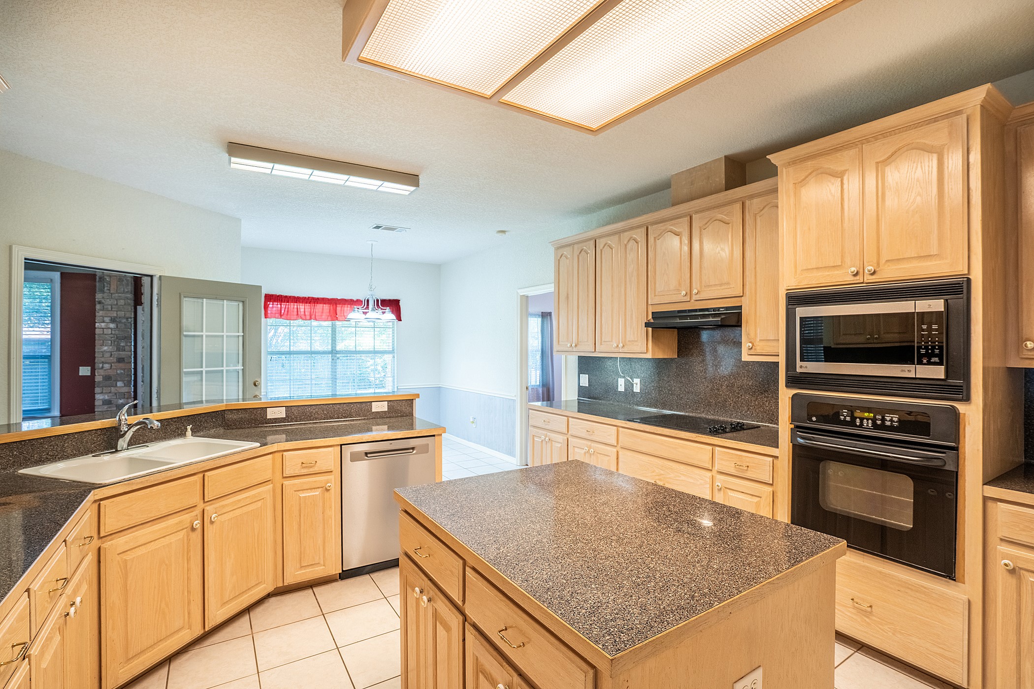 2912 Brandy Lane Georgetown, TX 78628 - Photo 13 of 39