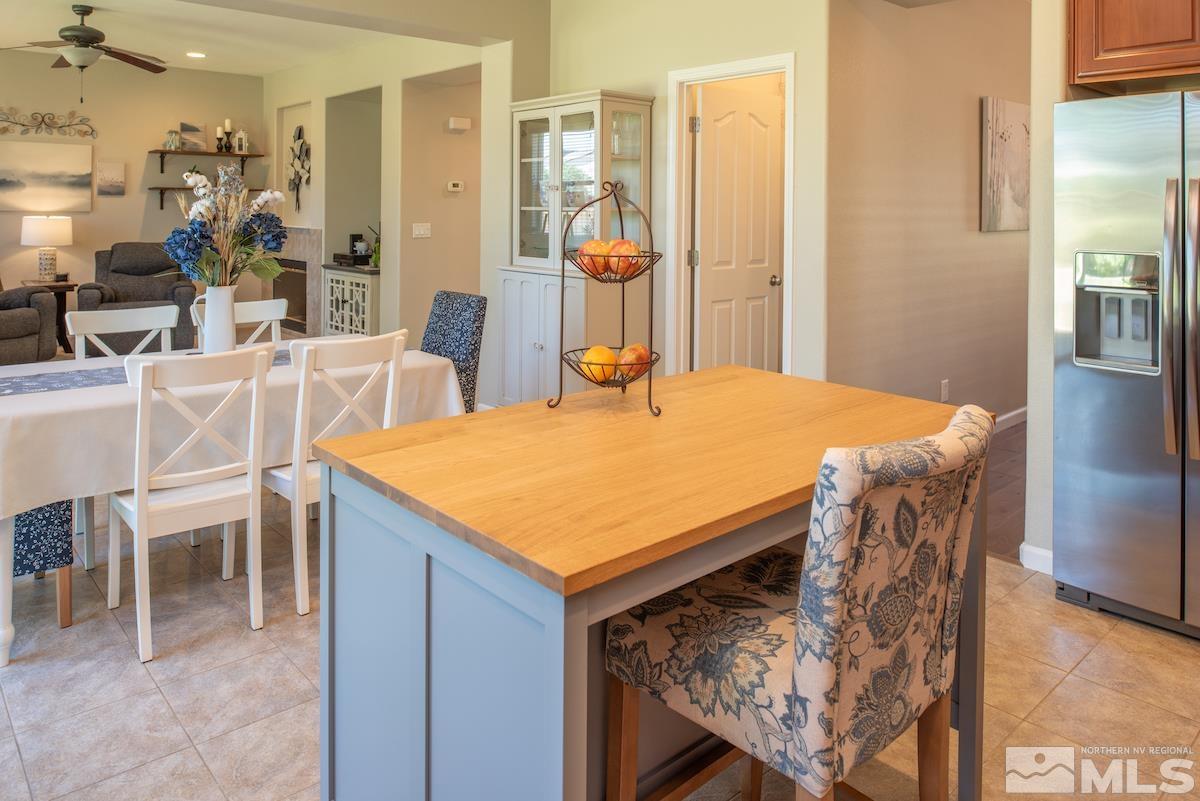 11225 Messina Way Reno, NV 89521 - Photo 11 of 40 a view of an dining room with furniture