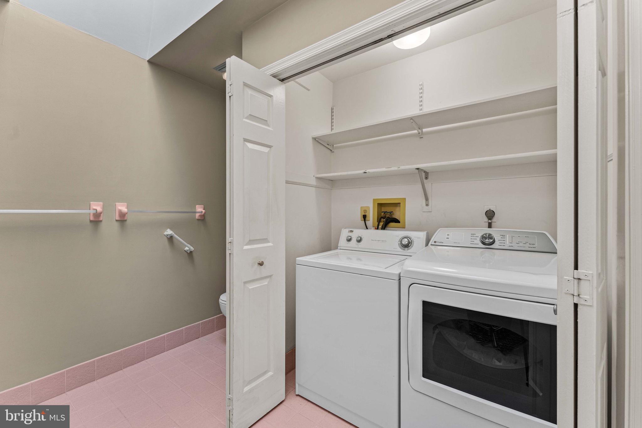 975 Kennett Way West Chester, PA 19380 - Photo 33 of 48 a utility room with dryer and washer