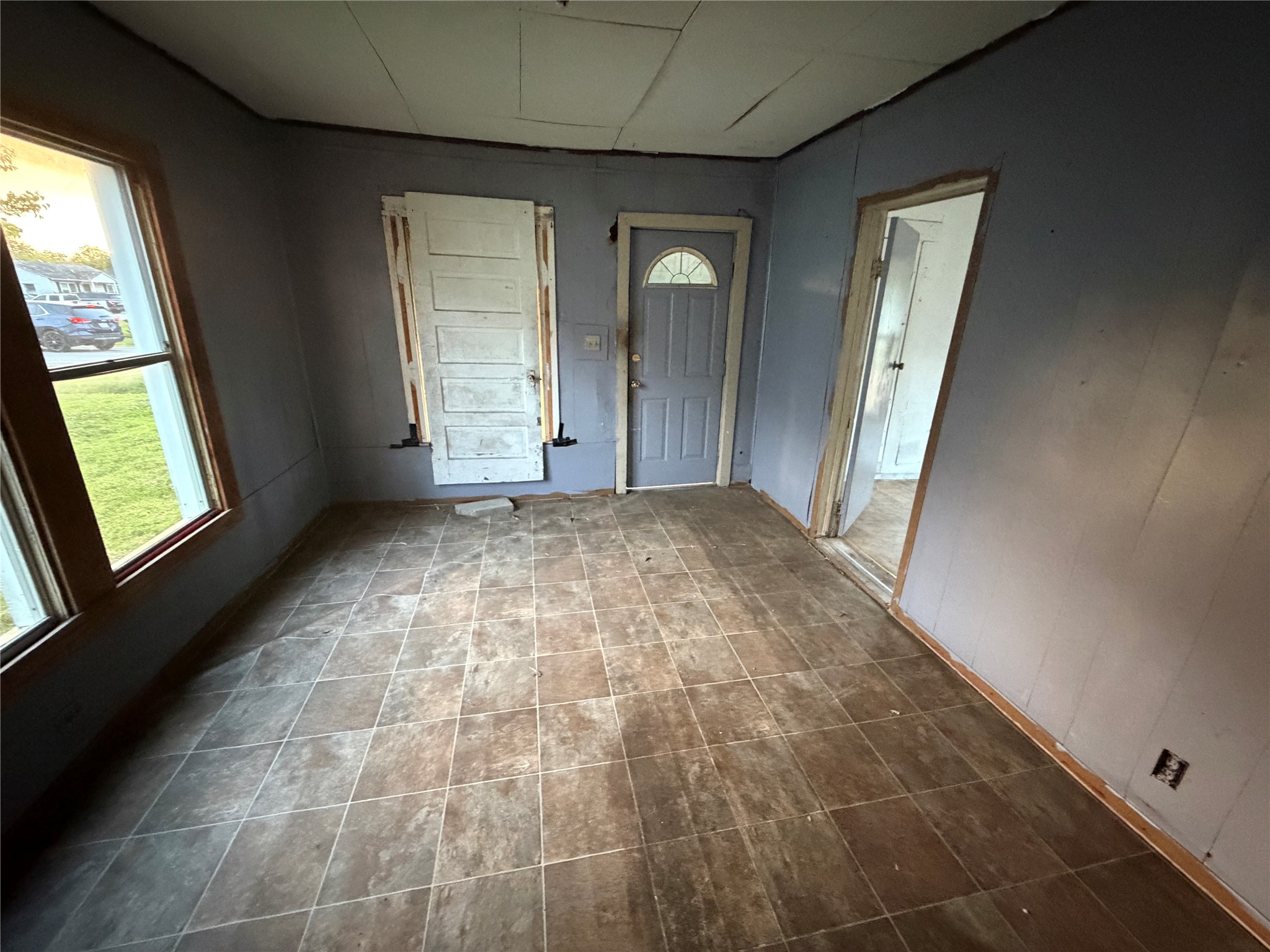 845 13th Street Port Arthur, TX 77640 - Photo 2 of 12 a view of an empty room and window