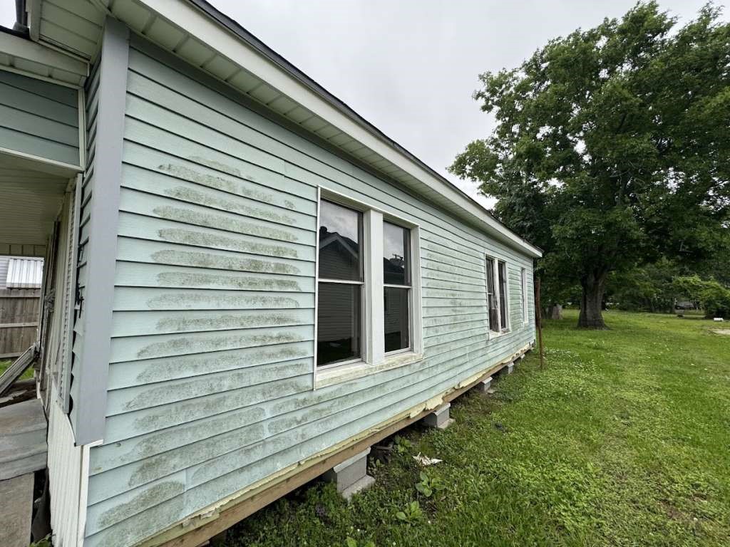 845 13th Street Port Arthur, TX 77640 - Photo 5 of 10 a house with a yard