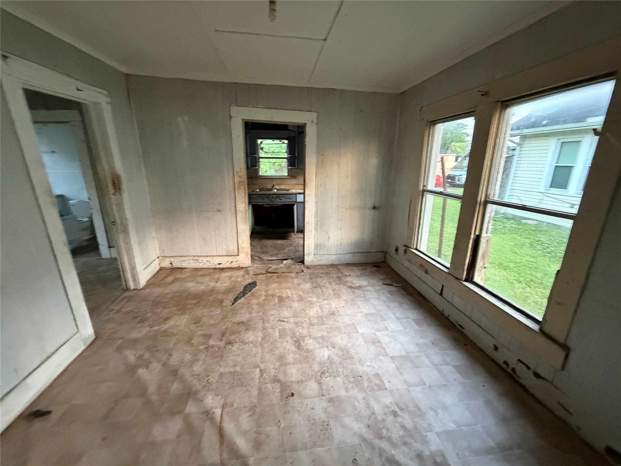 845 13th Street Port Arthur, TX 77640 - Photo 5 of 12 an empty room with windows