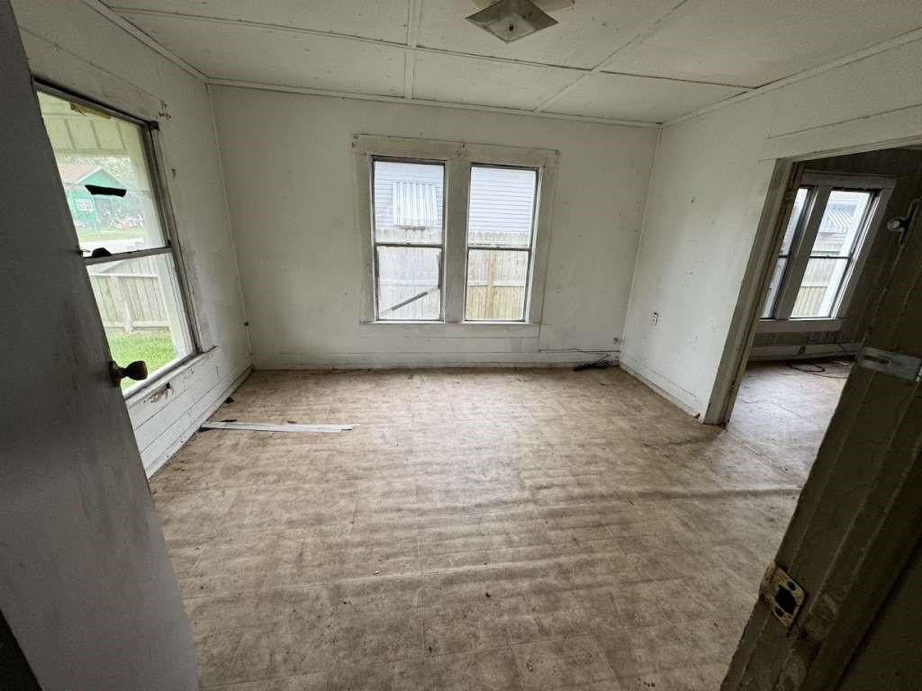 845 13th Street Port Arthur, TX 77640 - Photo 6 of 10 an empty room with windows