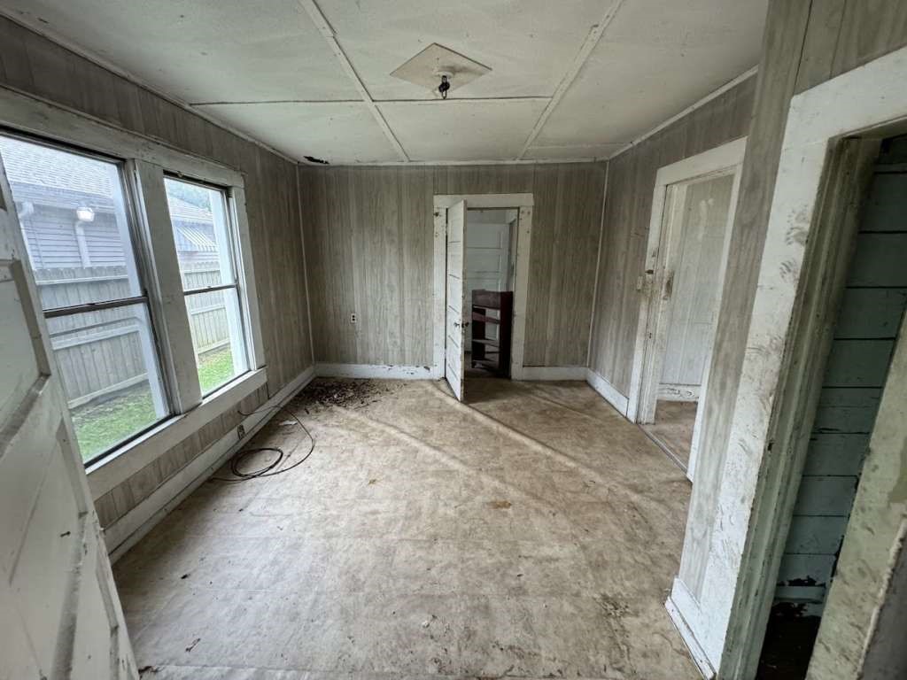 845 13th Street Port Arthur, TX 77640 - Photo 7 of 10 a view of an empty room