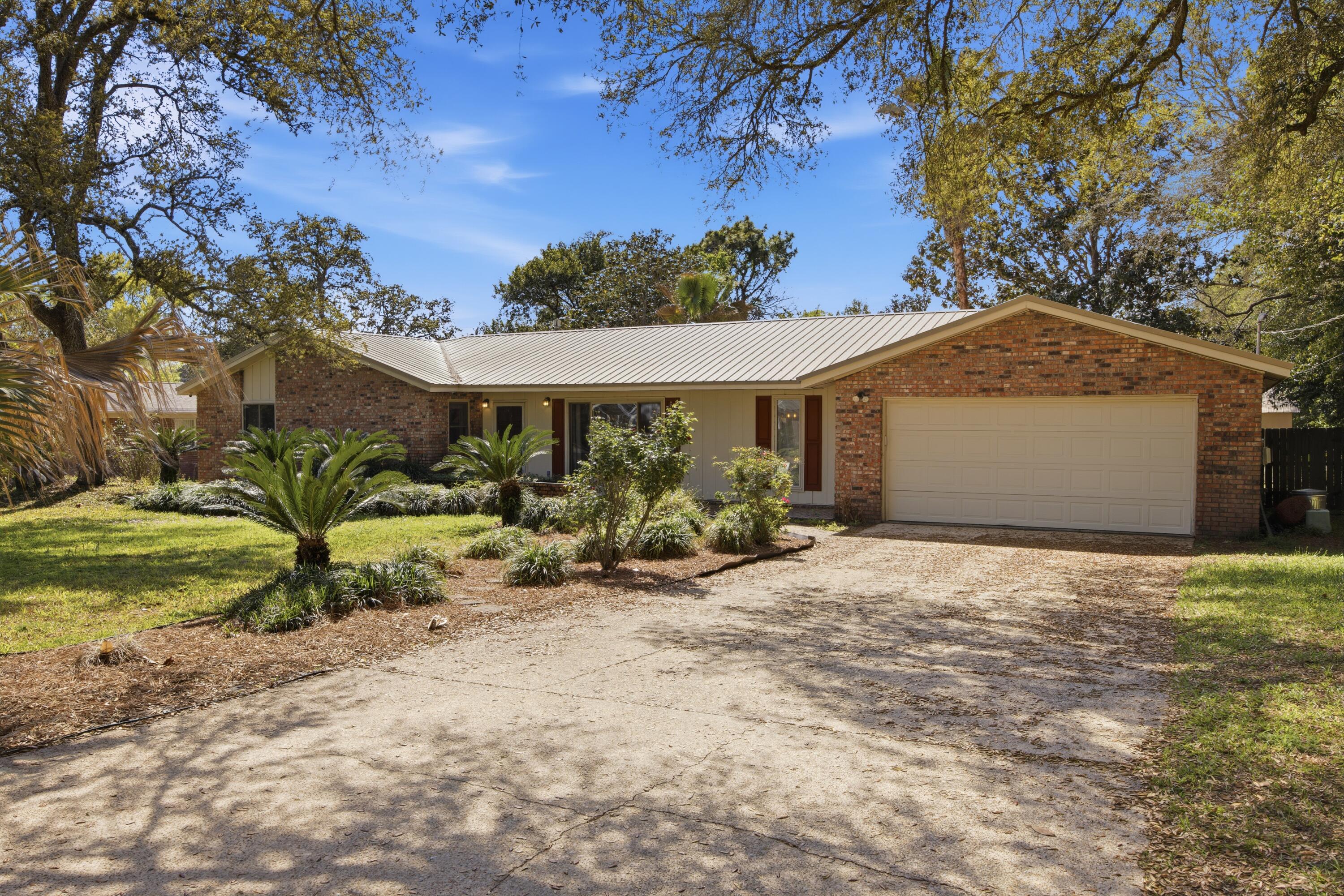 157 Country Club Road Shalimar, FL 32579 - Photo 2 of 72 E79A1013