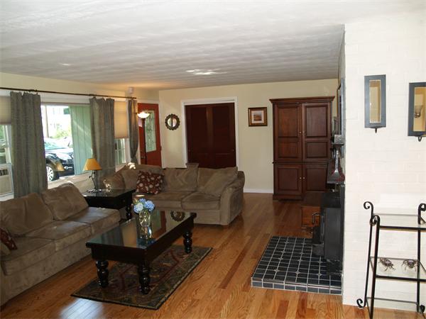 8 Herbert Road Chelmsford, MA 01824 - Photo 7 of 27