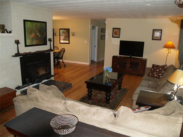 8 Herbert Road Chelmsford, MA 01824 - Photo 9 of 27