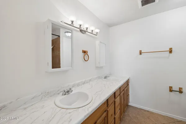 $3,300 | 7 South Catalina Street, Gilbert, AZ 85233