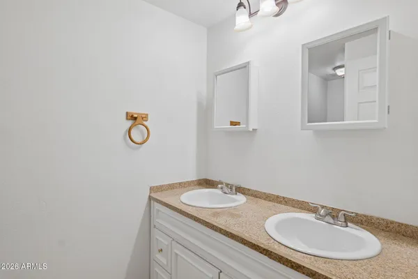 $3,600 | 7 South Catalina Street, Gilbert, AZ 85233