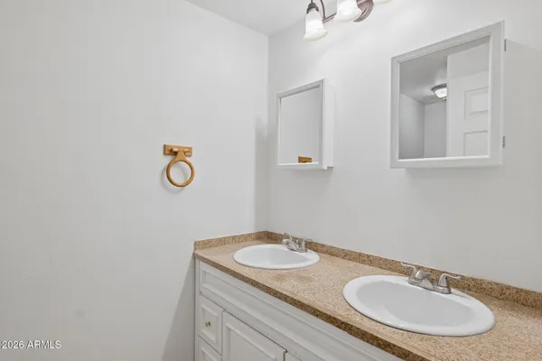 $3,300 | 7 South Catalina Street, Gilbert, AZ 85233