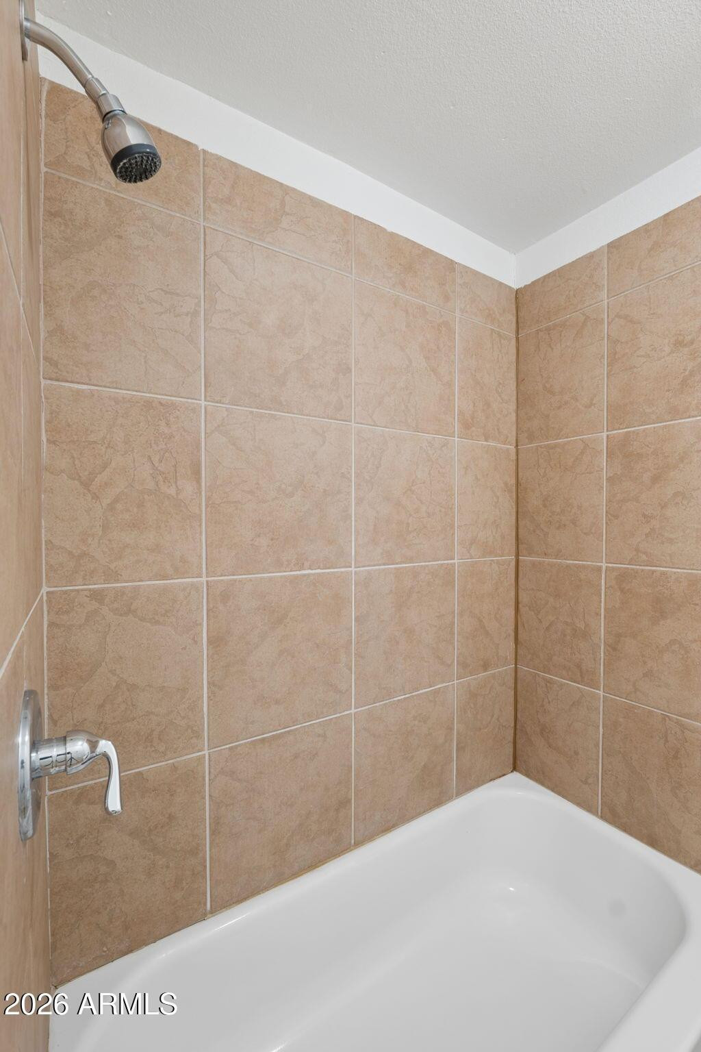 7 South Catalina Street Gilbert, AZ 85233 - Photo 24 of 34 a bathroom with a bathtub