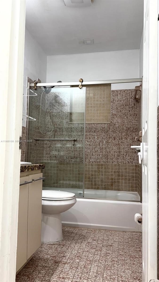 11840 Southwest 81st Road, Unit 1 Pinecrest, FL 33156 - Photo 15 of 19 second Bath