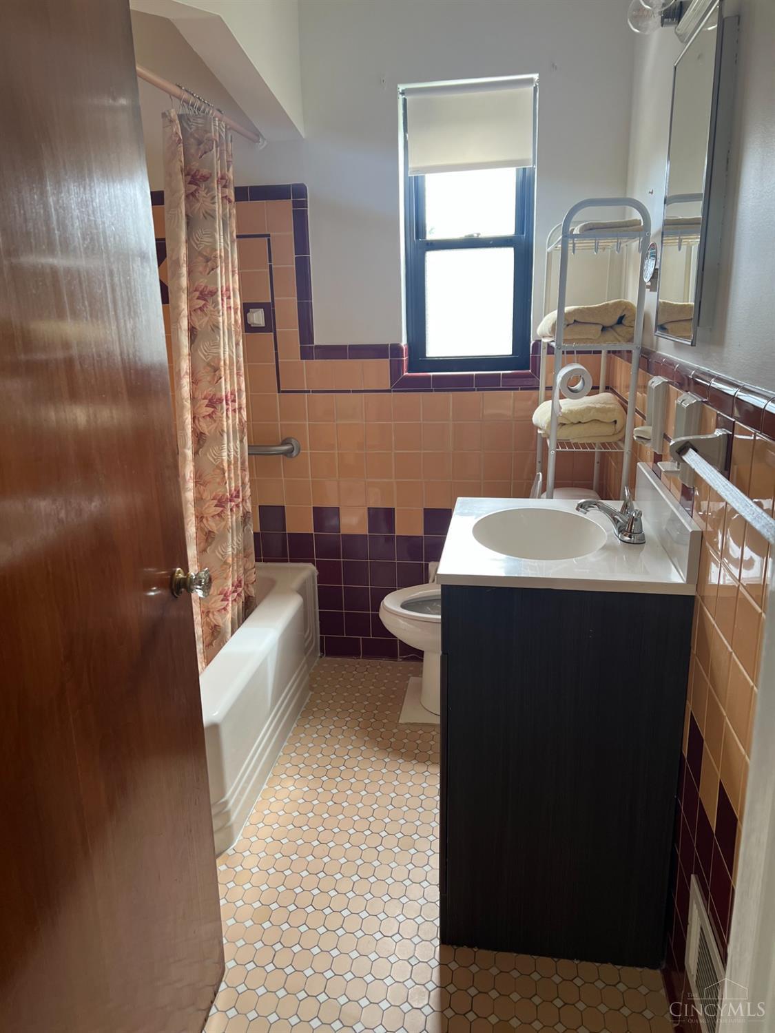 7908 Stillwell Road Cincinnati, OH 45237 - Photo 5 of 22