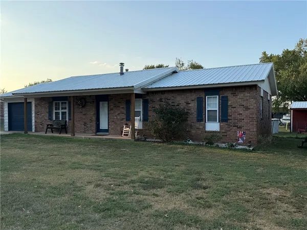 $290,000 | 1101 West Walnut Street, Stilwell, OK 74960