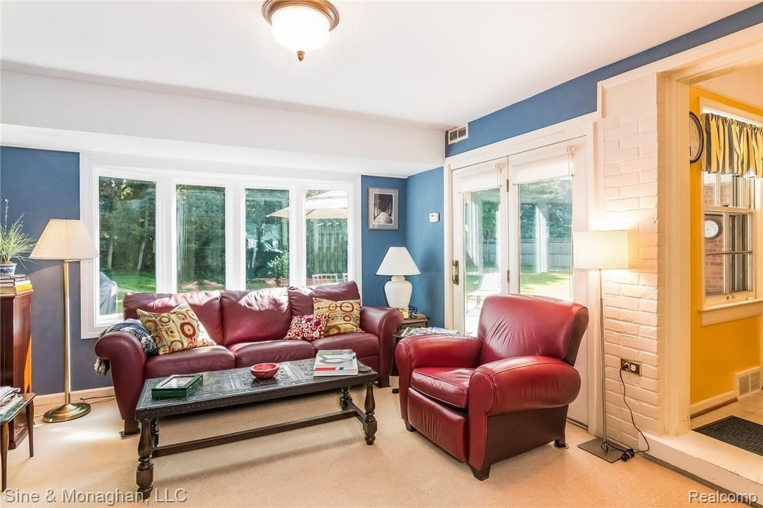 1012 Harvard Road Grosse Pointe, MI 48230 - Photo 15 of 35 015-Family_Room-3156250-medium.jpg