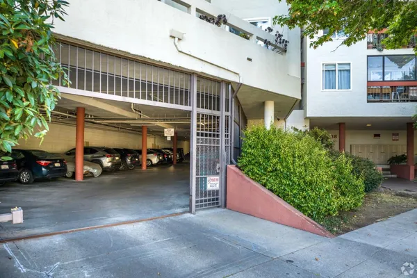$2,500 | 288 Whitmore Street, Unit 327, Oakland, CA 94611