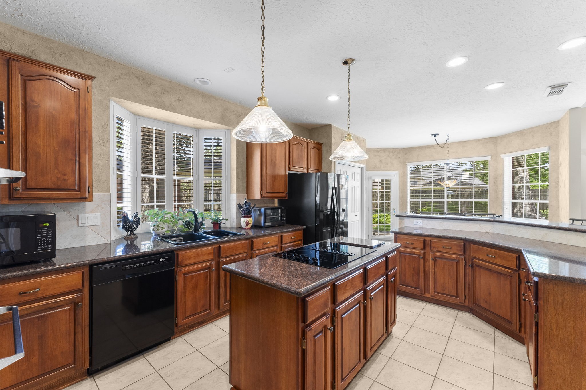 18434 Big Cypress Drive Spring, TX 77388 - Photo 20 of 39 Granite countertops in large kitchen