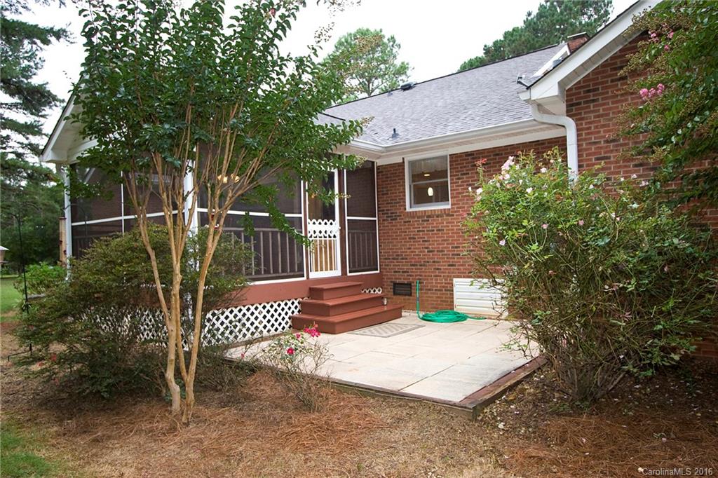9505 Mini Ranch Road Waxhaw, NC 28173 - Photo 23 of 24 a view of a yard with wooden fence and a bench