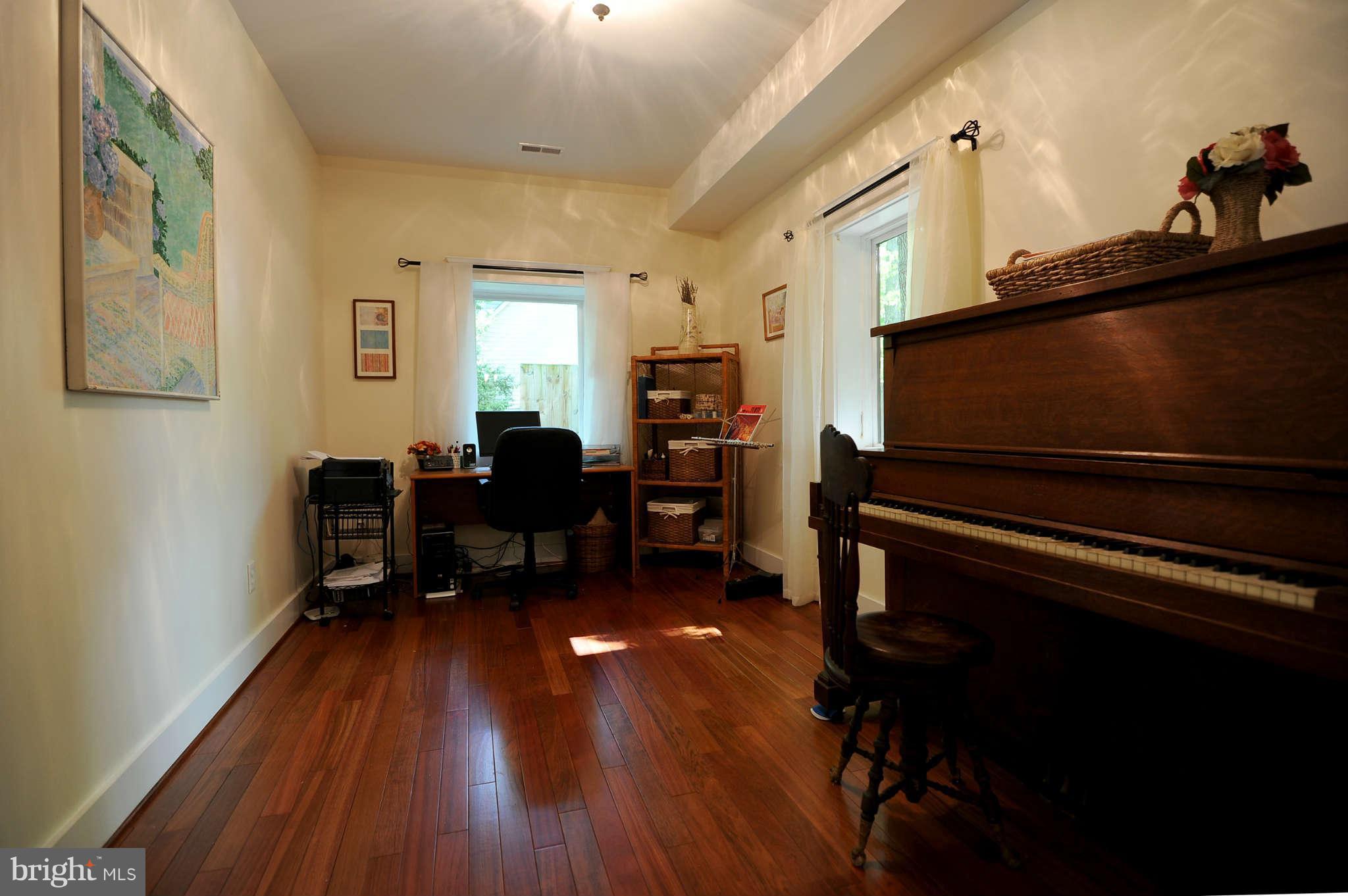 2013 Rockingham Street McLean, VA 22101 - Photo 14 of 30 a living room with furniture and a flat screen tv