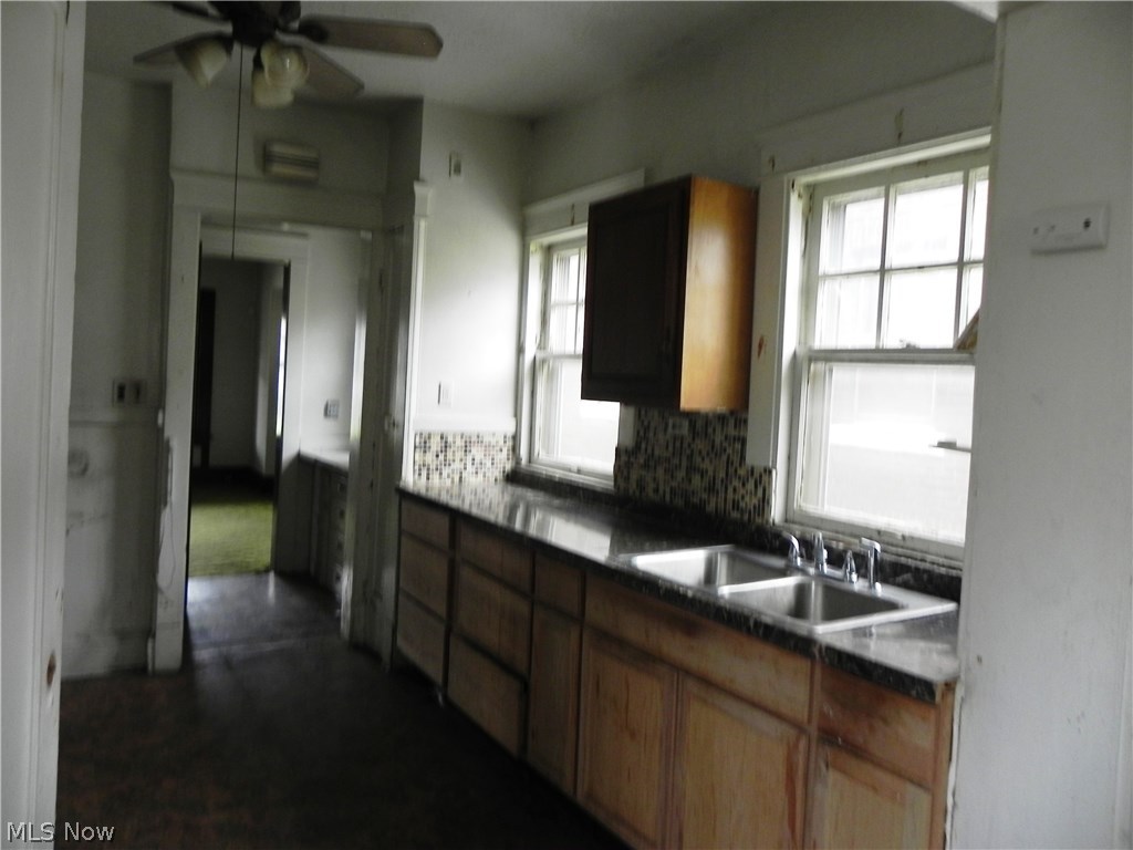 1878 Farmington Road Cleveland, OH 44112 - Photo 3 of 15