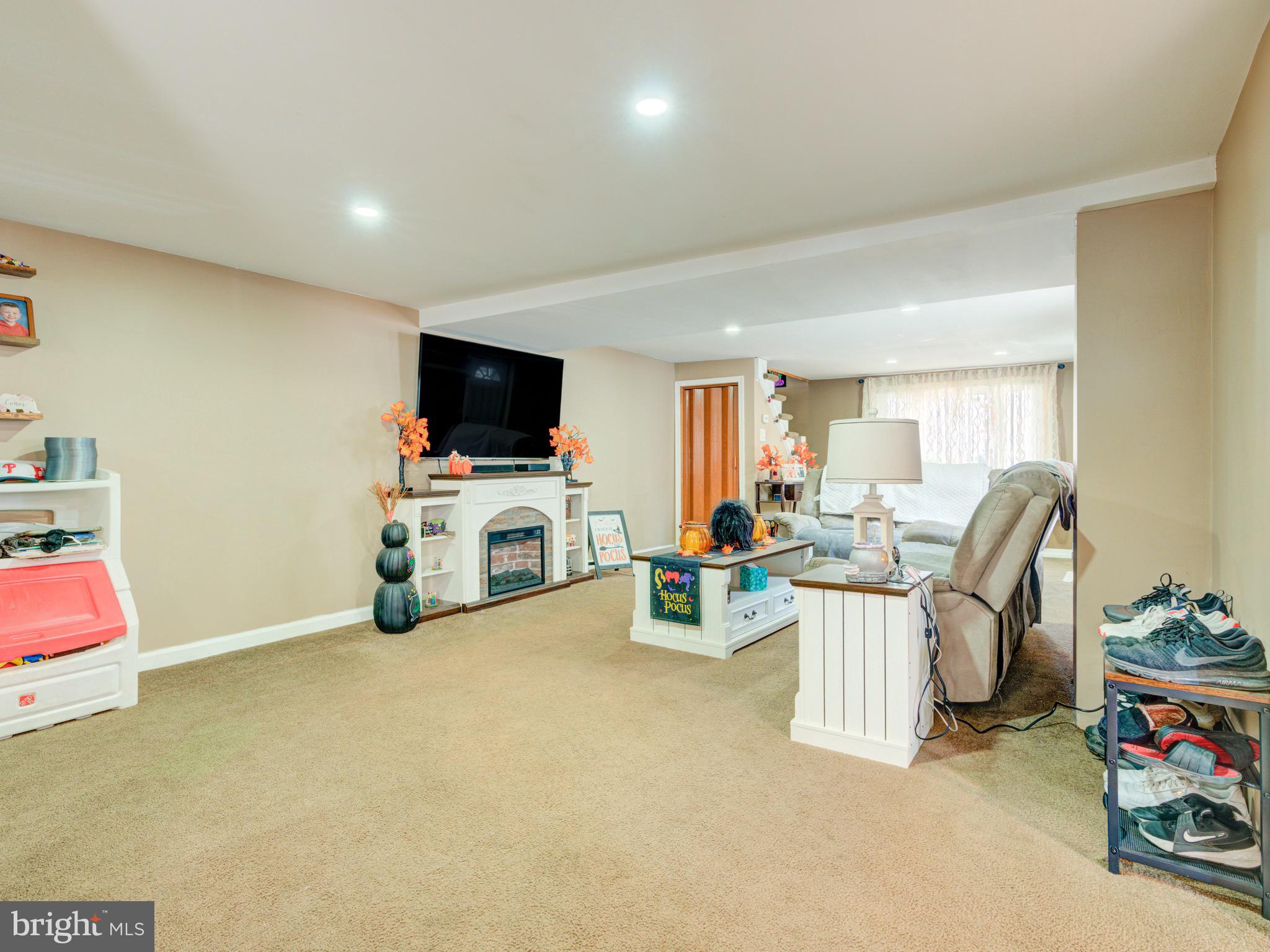 2752 Kirkbride Street Philadelphia, PA 19137 - Photo 11 of 38