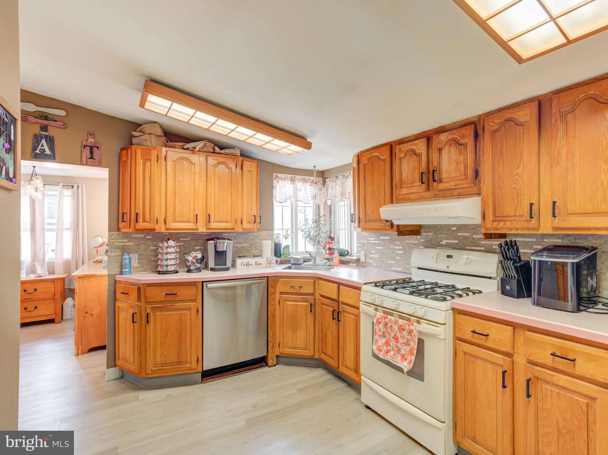 2752 Kirkbride Street Philadelphia, PA 19137 - Photo 2 of 38