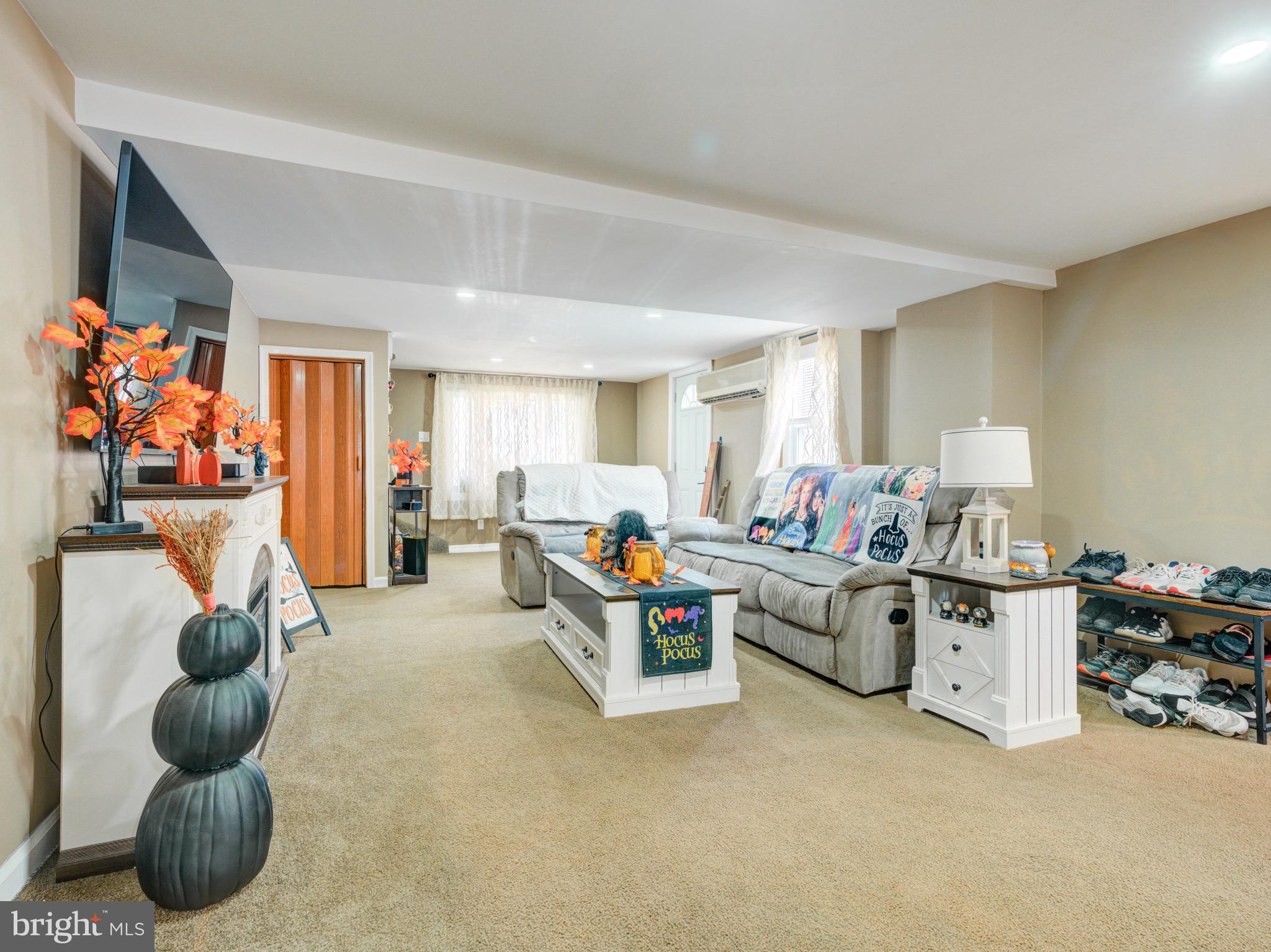 2752 Kirkbride Street Philadelphia, PA 19137 - Photo 4 of 38