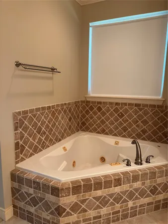 $380,000 | 145 Bridgeway, Onalaska, TX 77360