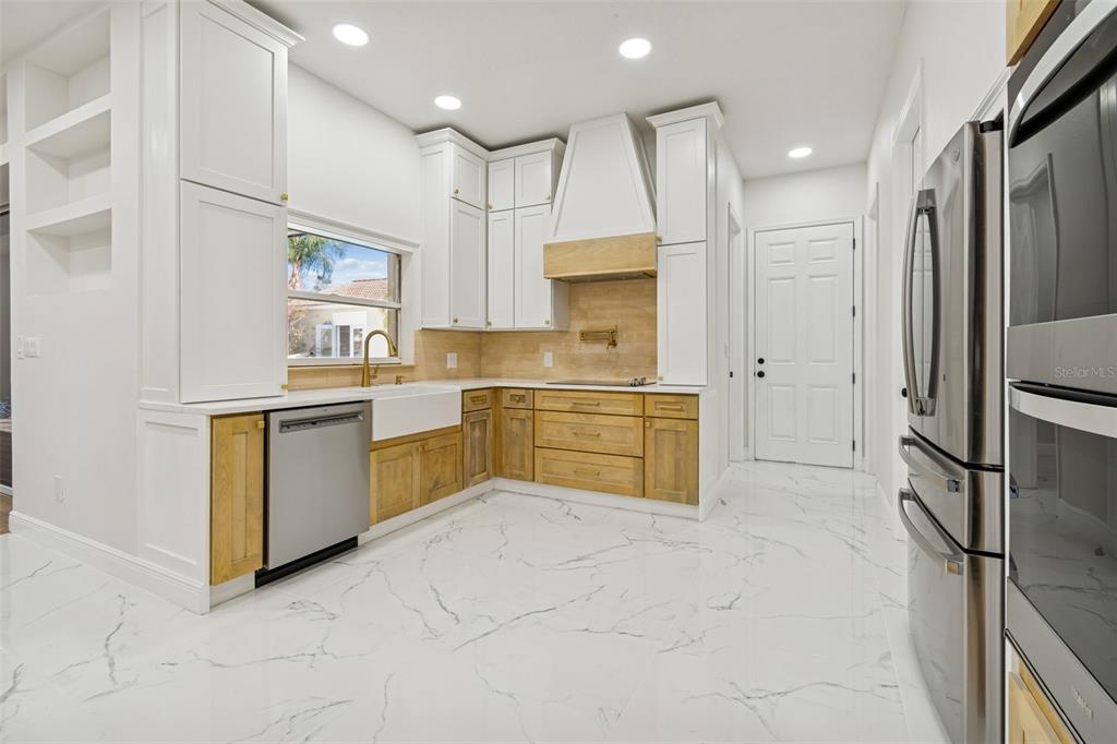 18909 Apian Way Lutz, FL 33558 - Photo 9 of 66