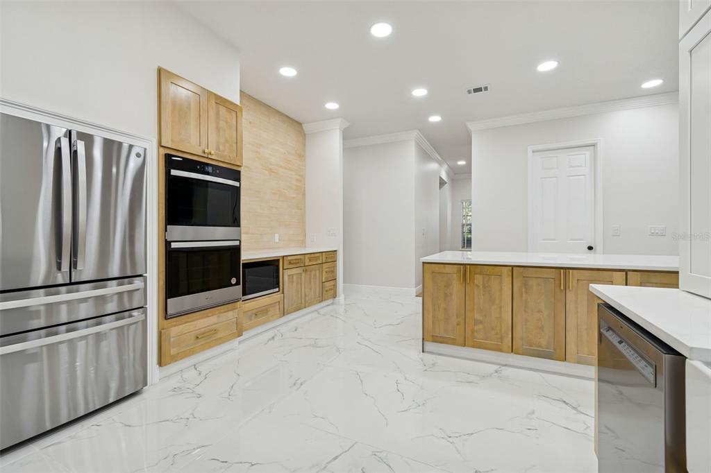 18909 Apian Way Lutz, FL 33558 - Photo 10 of 66