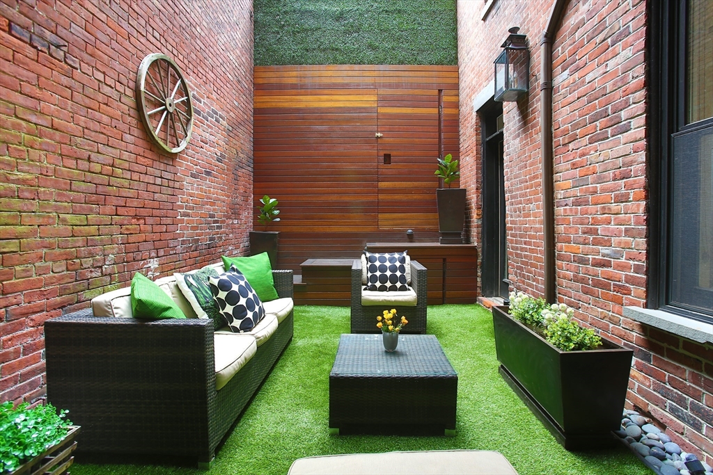 615 Massachusetts Avenue, Unit 2 Boston, MA 02118 - Photo 14 of 32 a front view of a house with garden