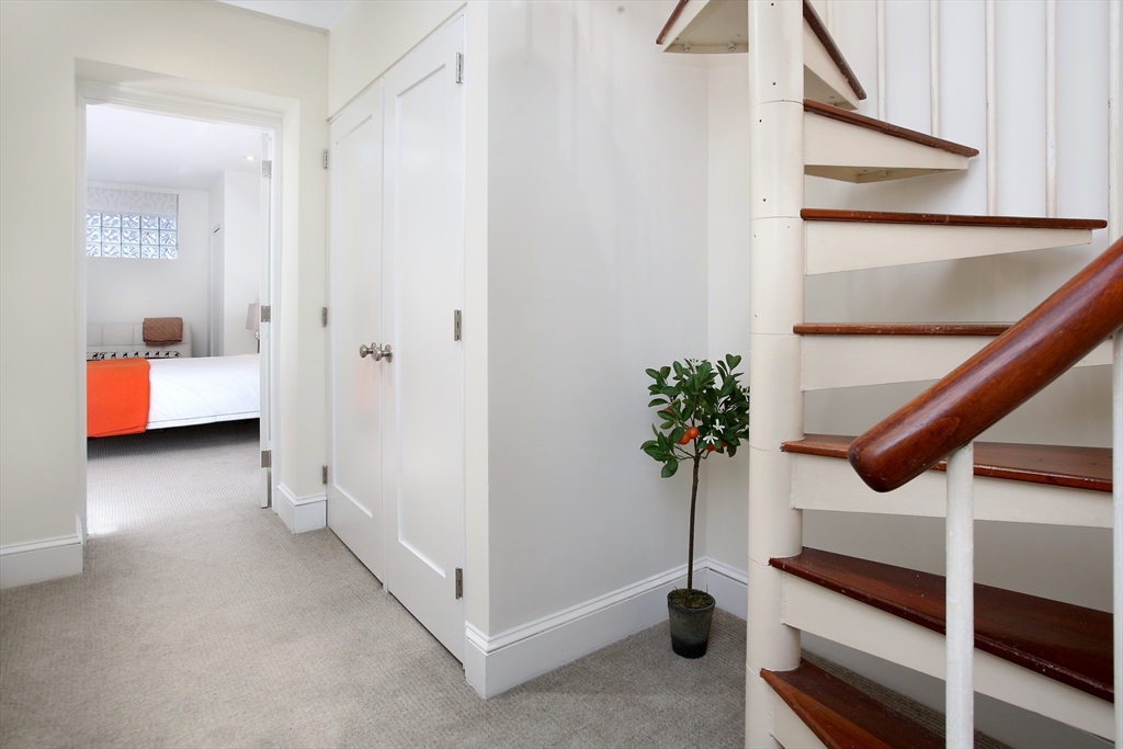 615 Massachusetts Avenue, Unit 2 Boston, MA 02118 - Photo 28 of 32 a view of entryway and hall